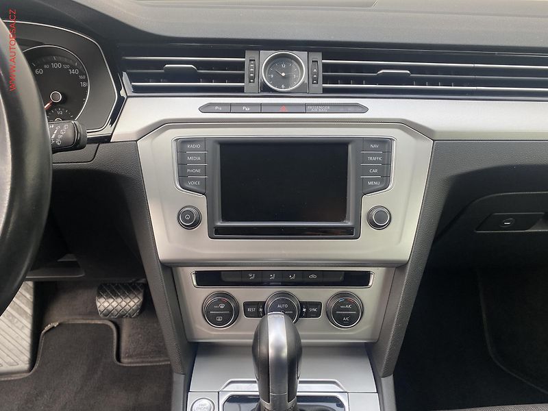 Volkswagen Passat (2016) 1.6 TDi, DSG, navi, AC - fotka 12 z 19
