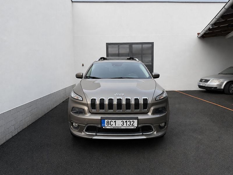 Jeep Cherokee OVERLAND - fotka 2 z 10