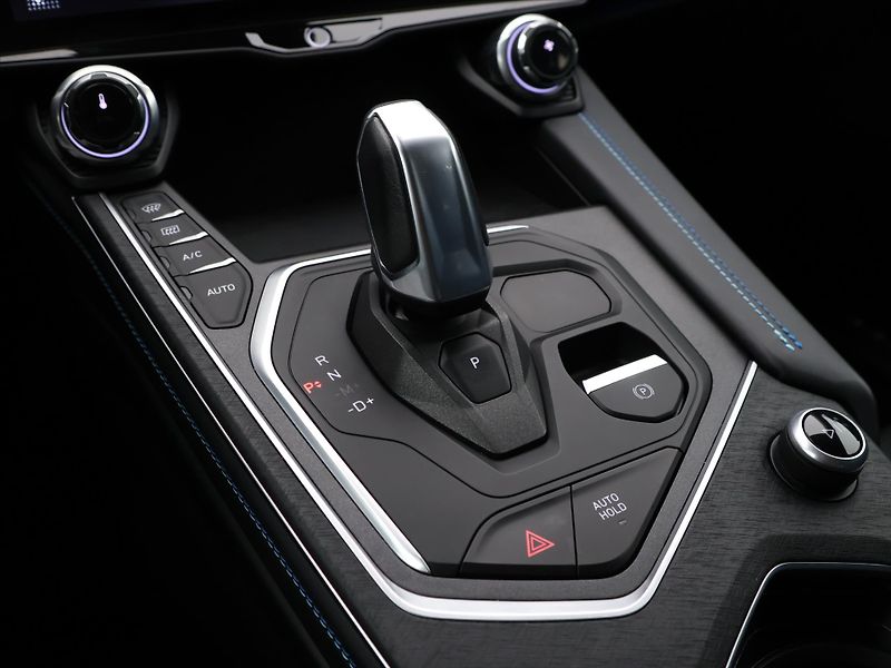 Lynk & Co 01 1,5 PHEV CORE 206kW Aut. 2.Maj - fotka 21 z 29