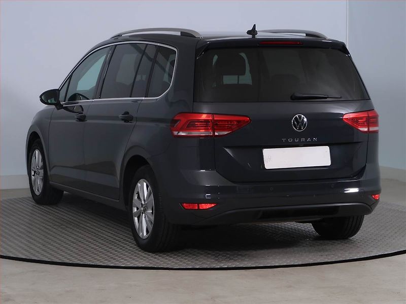 Volkswagen Touran (2023) 1.5 TSI - fotka 4 z 30