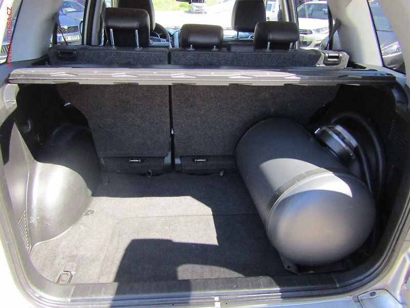 Suzuki Grand Vitara (2007) 2.0i 4x4, AC, TZ, kůže - fotka 7 z 21