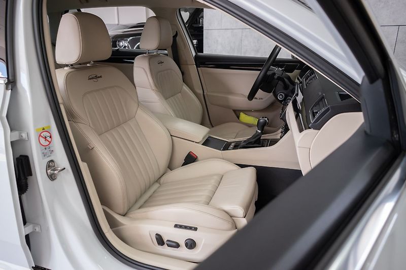 Škoda Superb TDI 147kW 4x4*L&K*TAŽNÉ*ČR 1.M - fotka 14 z 49