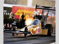 Leah Pritchett a její dragster.