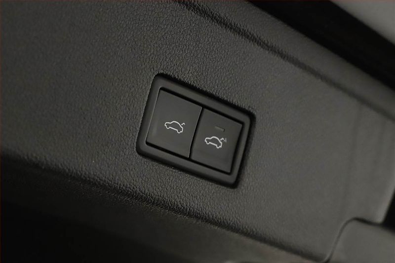 Volkswagen Touareg (2019) 3.0 TDI - fotka 14 z 19