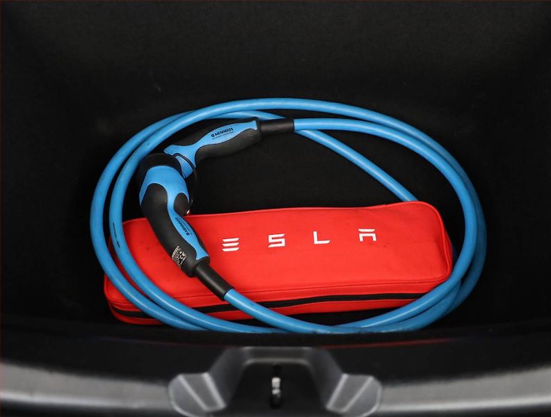 Tesla Model 3 (2019) Long Range 4WD 78kWh, SoH 85% - fotka 22 z 22