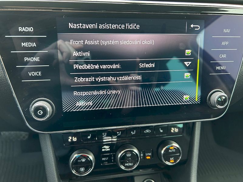 Škoda Superb (2021) Style Plus Extra 2.0 TDI 140 k - fotka 23 z 33