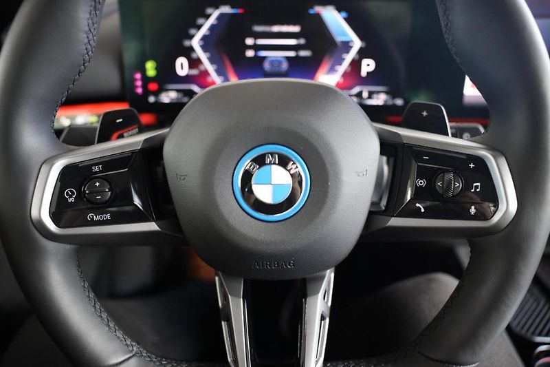 BMW Řada 5 550e xDrive Touring - fotka 29 z 32