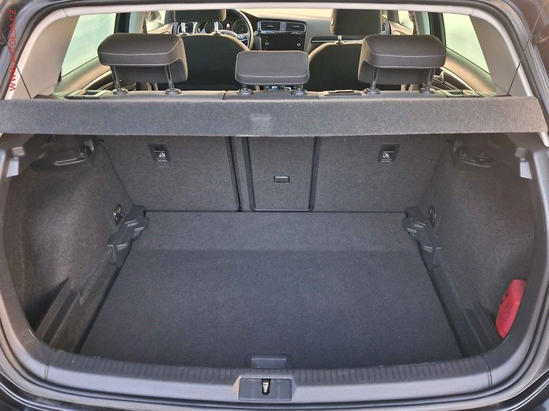 Volkswagen Golf (2018) 1.5 TSi, Highline, DSG, LED - fotka 7 z 18
