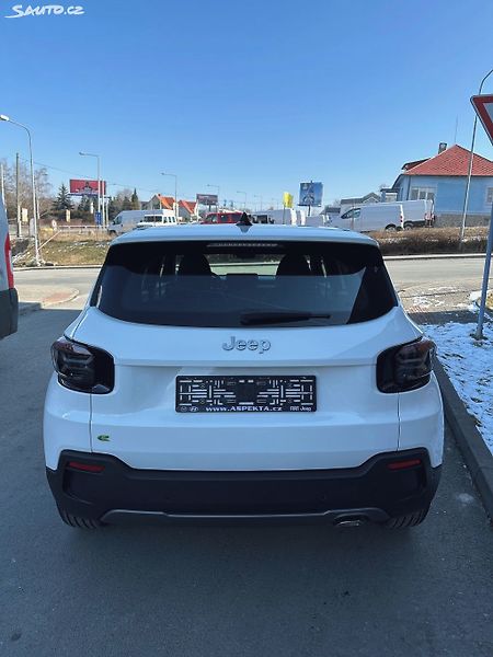 Jeep Avenger (2025) Longitude 1.2 Turbo E-hybrid - fotka 4 z 12