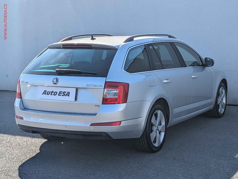 Škoda Octavia (2013) 1.6TDi, ČR, Elegance, bixen - fotka 4 z 15