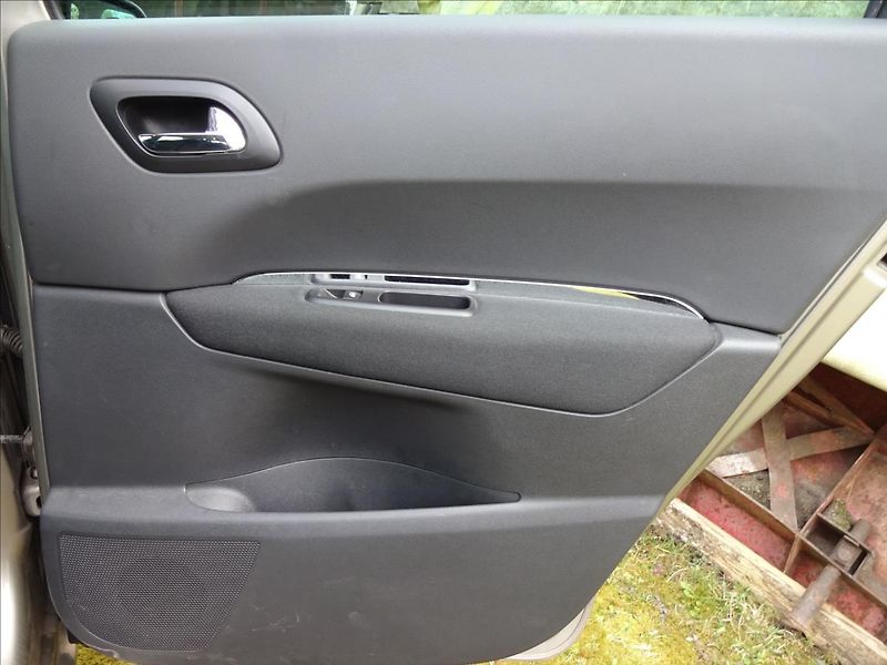 Peugeot 5008 1.6THP 115 kW - fotka 26 z 44