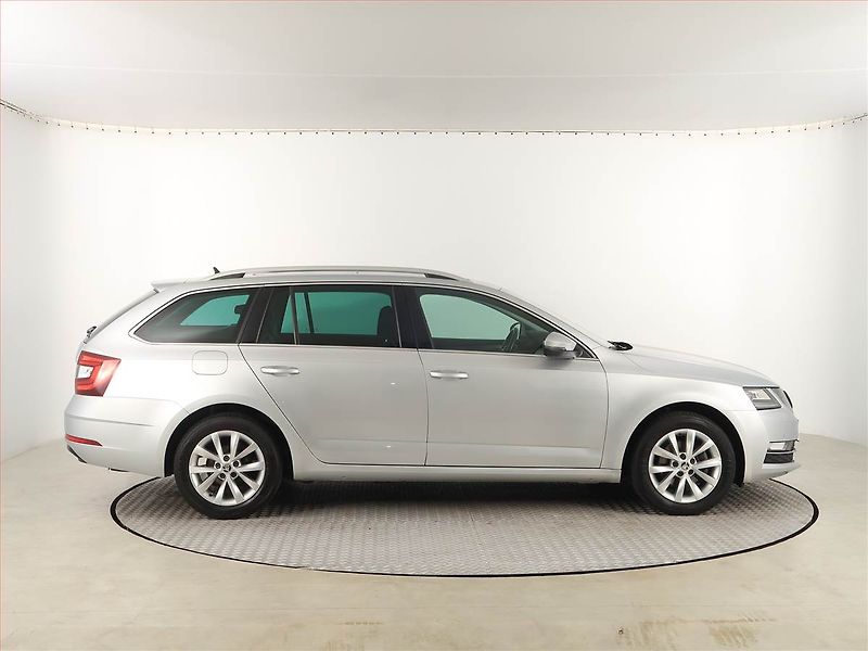 Škoda Octavia (2018) Ambition Plus 2.0 TDI, Automat - fotka 6 z 20