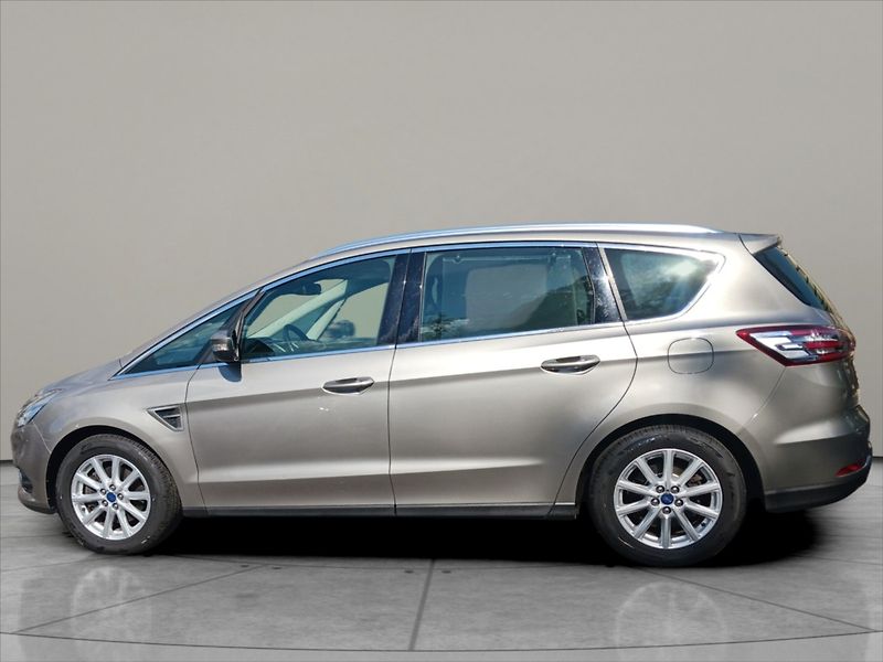 Ford S-MAX 2,0 Titanium 110 kW PowerShift - fotka 4 z 39