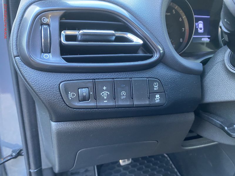 Hyundai i30 (2022) 1.5 T-GDi, N-Line - fotka 15 z 21