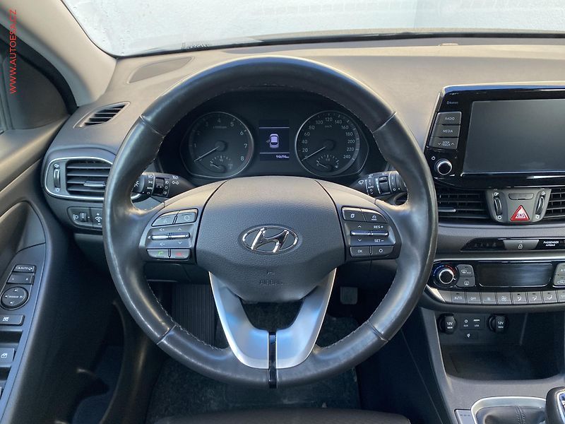 Hyundai i30 (2018) 1.0 T-GDi, Style, navi - fotka 11 z 18