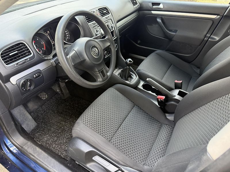 Volkswagen Golf 1,6TDI 77kW Klimatizace - fotka 8 z 18