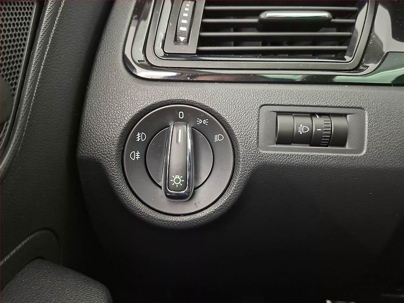 Škoda Rapid (2013) Spaceback 1.2 TSI, Xenony - fotka 15 z 16