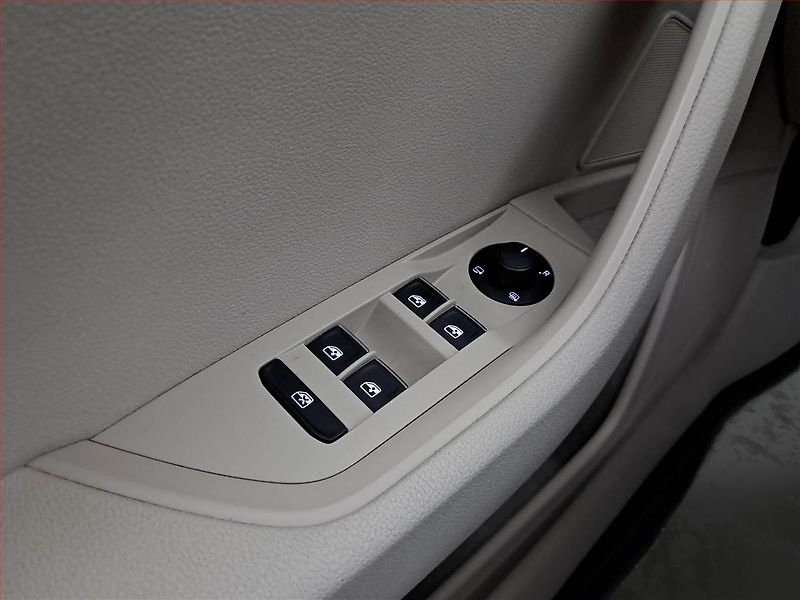 Škoda Superb (2016) 2.0 TDI, Automat, Kůže, Navi - fotka 24 z 26