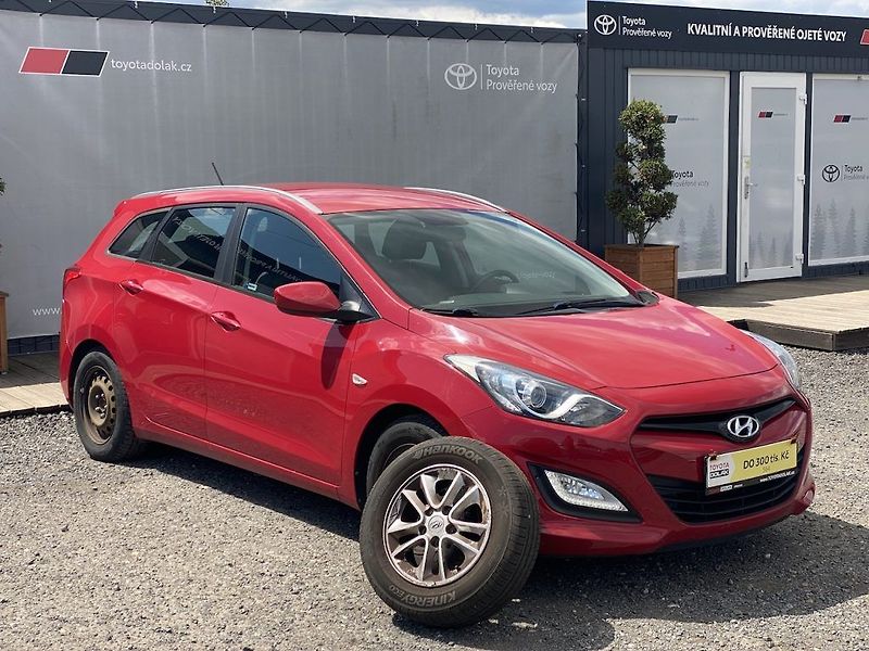 Hyundai i30 1.6i, ČR, manual, 2x kola - fotka 1 z 14
