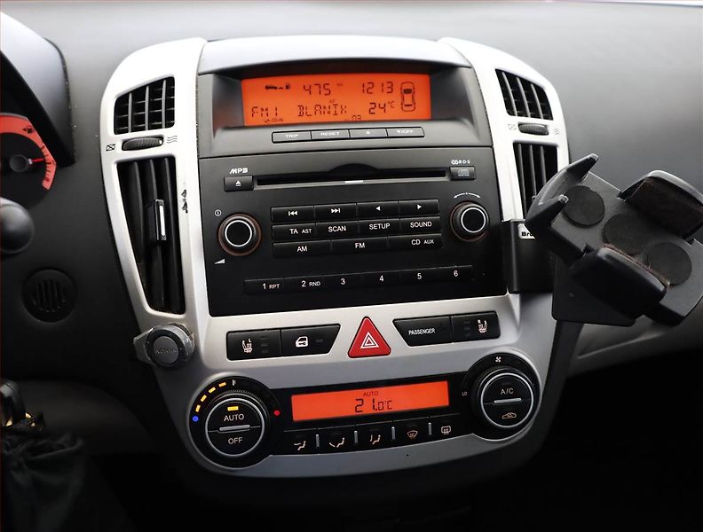 Kia Ceed (2009) 1.4 CVVT, nová STK, Klima - fotka 10 z 15