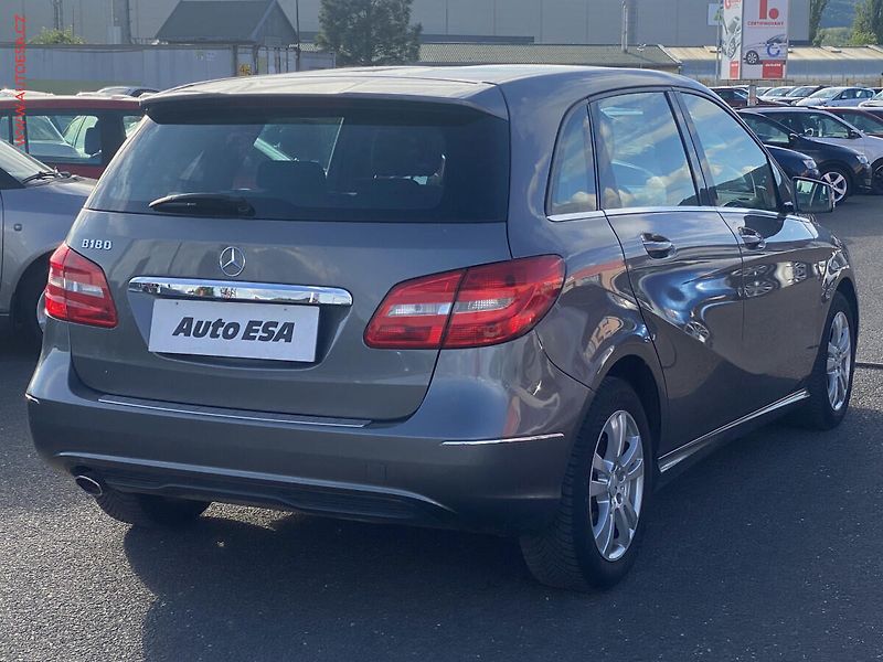 Mercedes-Benz Třídy B (2012) 1.6 i B180, Navi, kamera - fotka 4 z 18