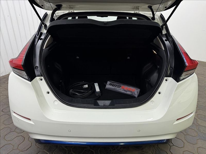 Nissan Leaf N-CONNECTA 110kW SOH 91% - fotka 27 z 38
