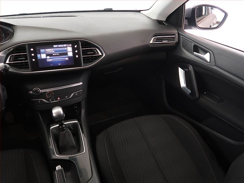 Peugeot 308 (2017) 1.2 PureTech, ČR,1.maj - fotka 8 z 17
