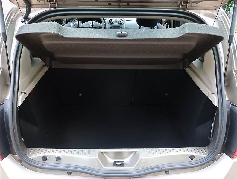 Dacia Sandero (2014) 1.2 16V, ČR,1.maj - fotka 13 z 15