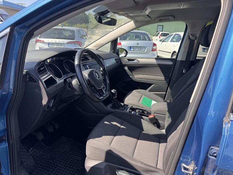 Volkswagen Touran 2.0 TDi, 110 kW, 97 tis km - fotka 9 z 18