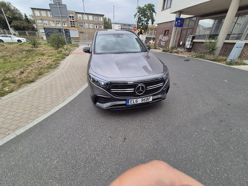 Mercedes-Benz EQA (2023) - fotka 4 z 11