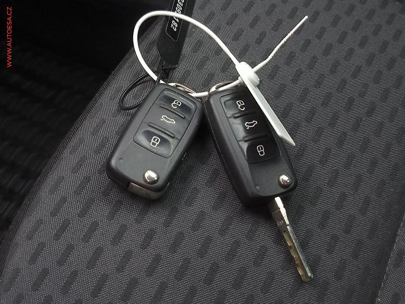 Škoda Fabia (2011) 1.2TSi, 1.maj,ČR, AC - fotka 15 z 15