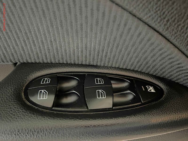 Mercedes-Benz Třídy E (2007) 2.2CDi E220, 1.maj, Xenon - fotka 11 z 15