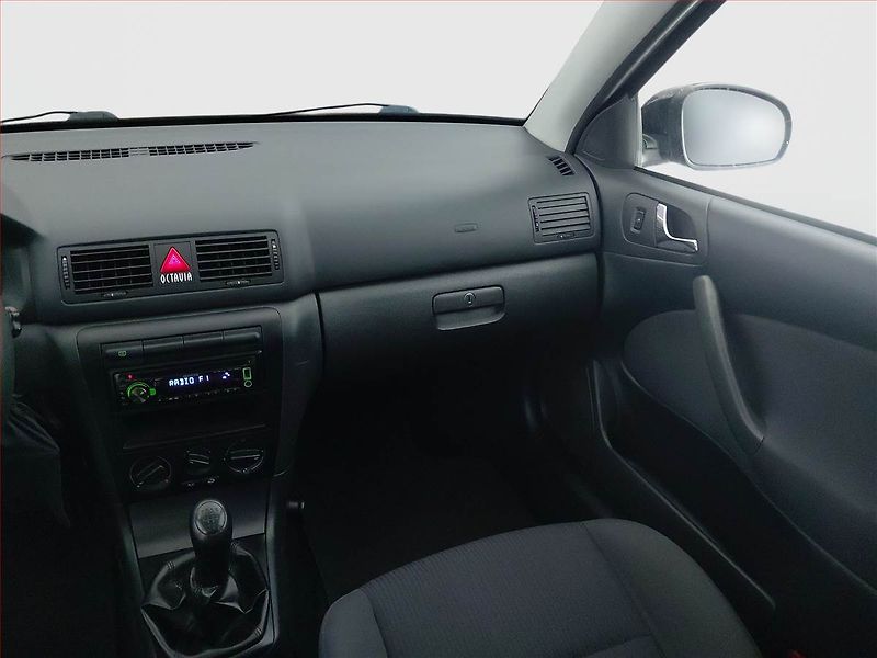 Škoda Octavia (2011) 1.6 - fotka 8 z 15
