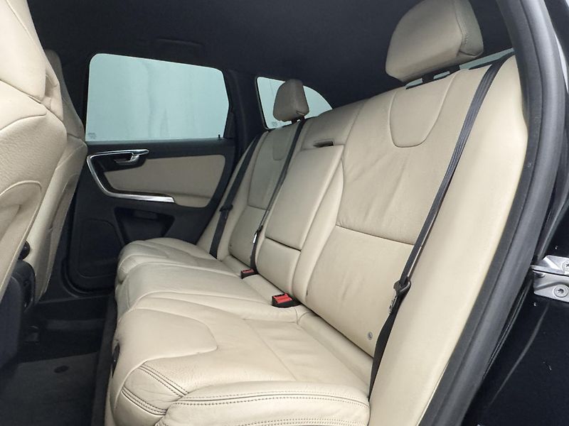 Volvo XC60 D4 AWD SUMMUM AUT CZ 1.maj - fotka 6 z 40