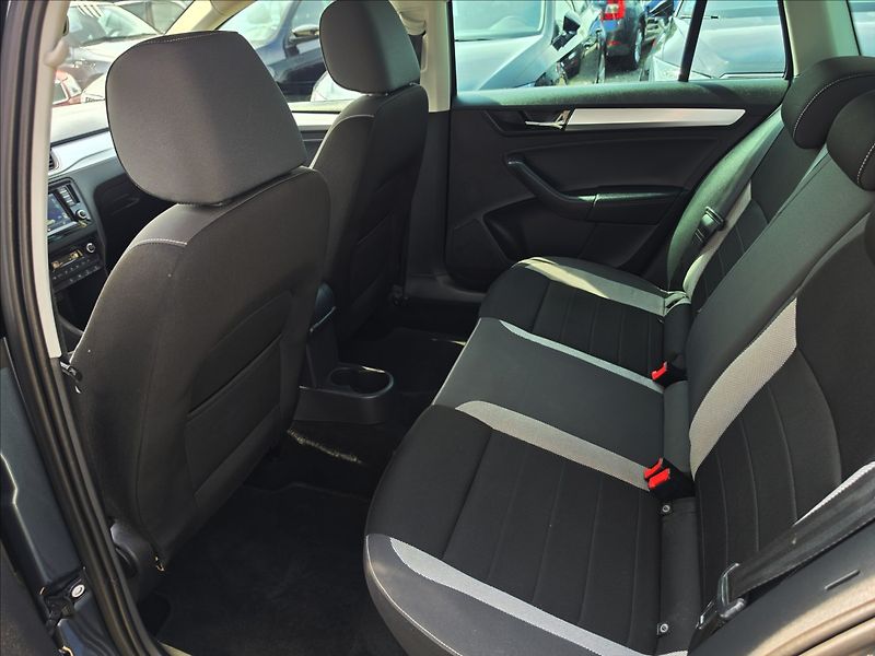Škoda Rapid 1,0 TSi 70KW Ambition + NAVI T - fotka 24 z 42