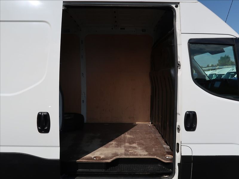 Iveco Daily 2,3 35S16,115kW,L4H2,1majČR - fotka 18 z 22