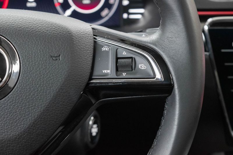 Škoda Superb 2.0 TDI L&K*2xKOLA*DSG*ACC*ČR* - fotka 23 z 42