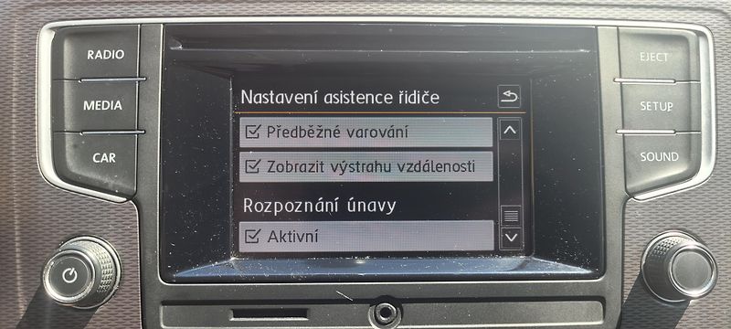 Volkswagen Golf Sportsvan (2015) 1,2TSi 81kW benzín „Lounge“ - fotka 24 z 41