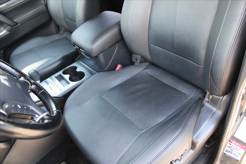 Mitsubishi Pajero 3,2 DI-D  ČR,AUTOMAT,4x4,7MÍST - fotka 24 z 38