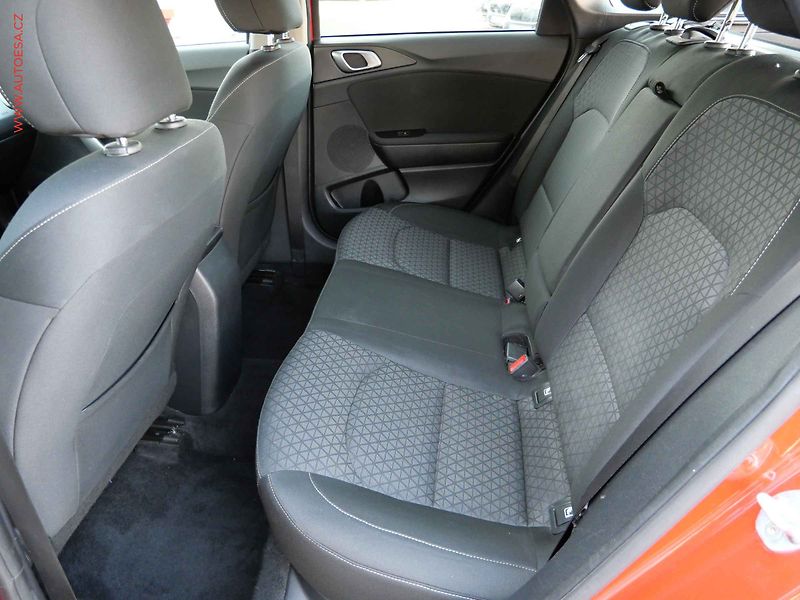 Kia Ceed (2020) 1.4 T-GDi, 2.maj,ČR, LED - fotka 9 z 23