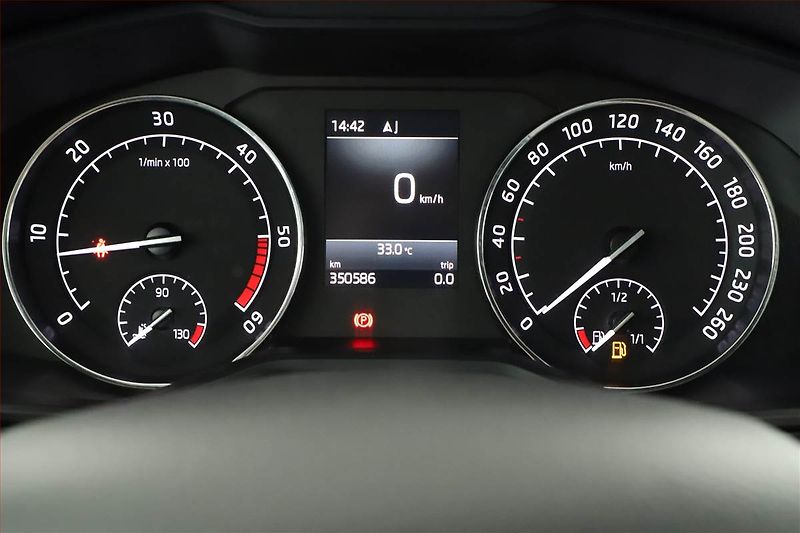Škoda Superb (2017) 1.6 TDI, Navi, Xenony - fotka 15 z 20