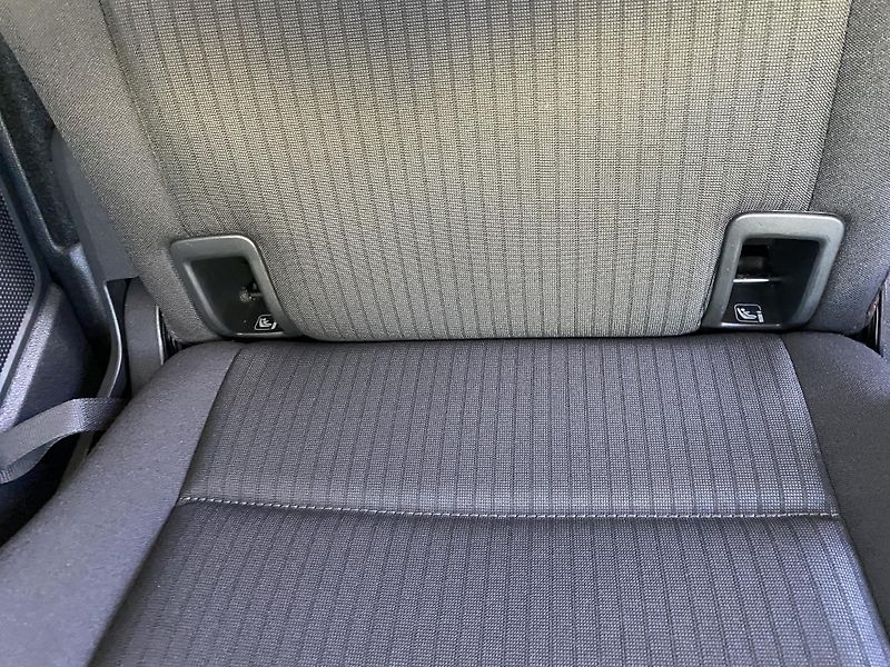 Volkswagen Touran 1.4TSI 110kW- 1xMAJ.-LED- NAVI - fotka 37 z 50