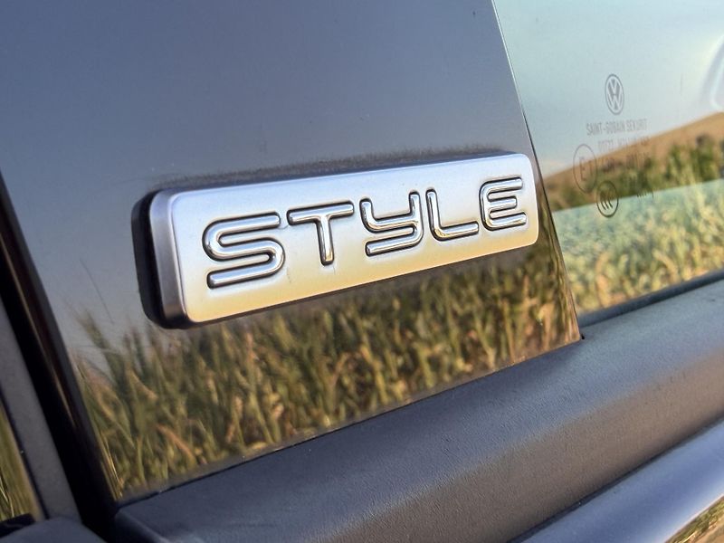 Volkswagen Golf (2011) VI 1,4i16V STYLE 1 MAJITEL - fotka 12 z 66
