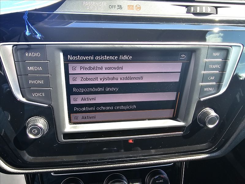 Volkswagen Touran 1,4 TSi 110KW Highline Panoram - fotka 22 z 52