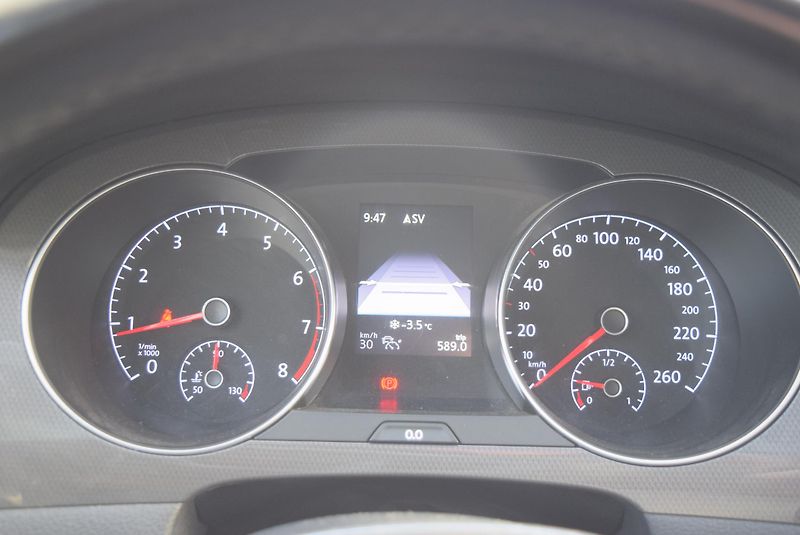 Volkswagen Golf Sportsvan (2019) 1.5TSI 96kw IQ.DRIVE NAVI ACC  - fotka 34 z 49