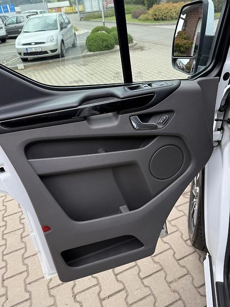Ford Tourneo Custom (2018) SPORT - 2,0TDCi - 125kw - fotka 44 z 69