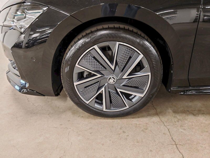 Škoda Superb (2025) 2.0 TSI 195 kW DSG 4x4 Sportli - fotka 35 z 35