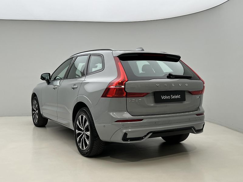 Volvo XC60 B4 AWD DARK PLUS CZ 1. maj. - fotka 11 z 45