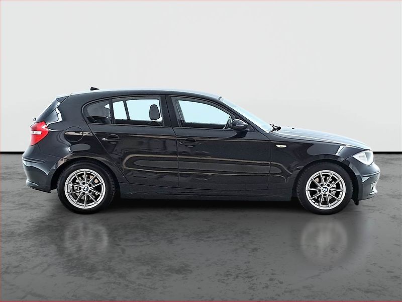 BMW Řada 1 (2008) 118i, Tempomat - fotka 6 z 15