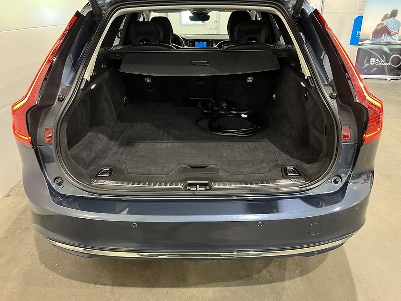 Volvo V90 Recharge T6 Core Kamera BLIS - fotka 22 z 23